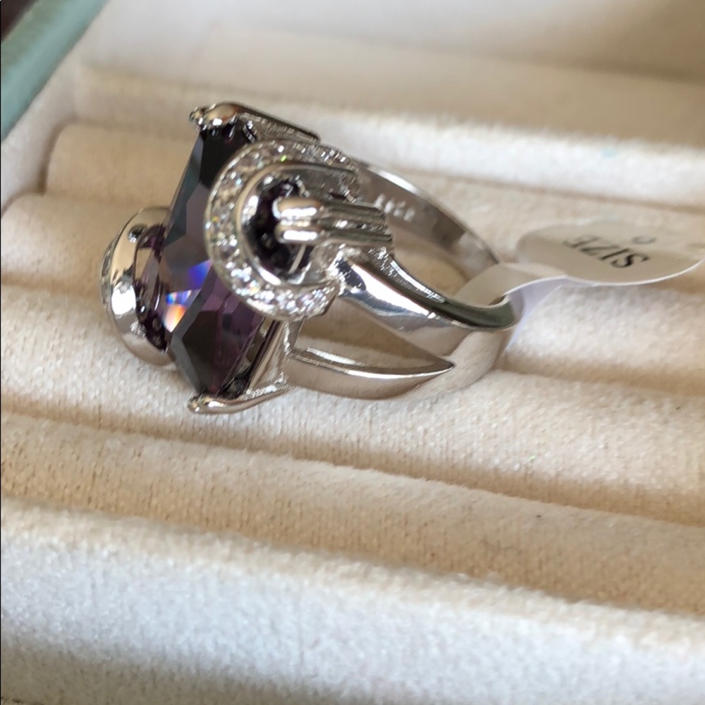 🎁SALE! Amethyst & Sterling Silver Cocktail Ring - Picture 4 of 5